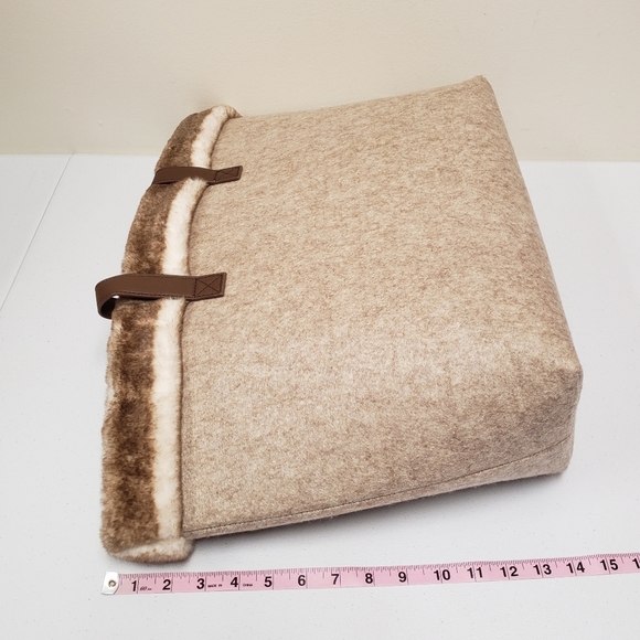 Barnes & Noble Large Tote Bag Faux Fur - Picture 11 of 12